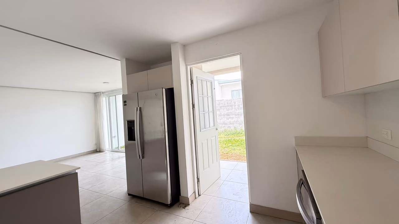 Casa en alquiler en Guachipelín, fotografía 8